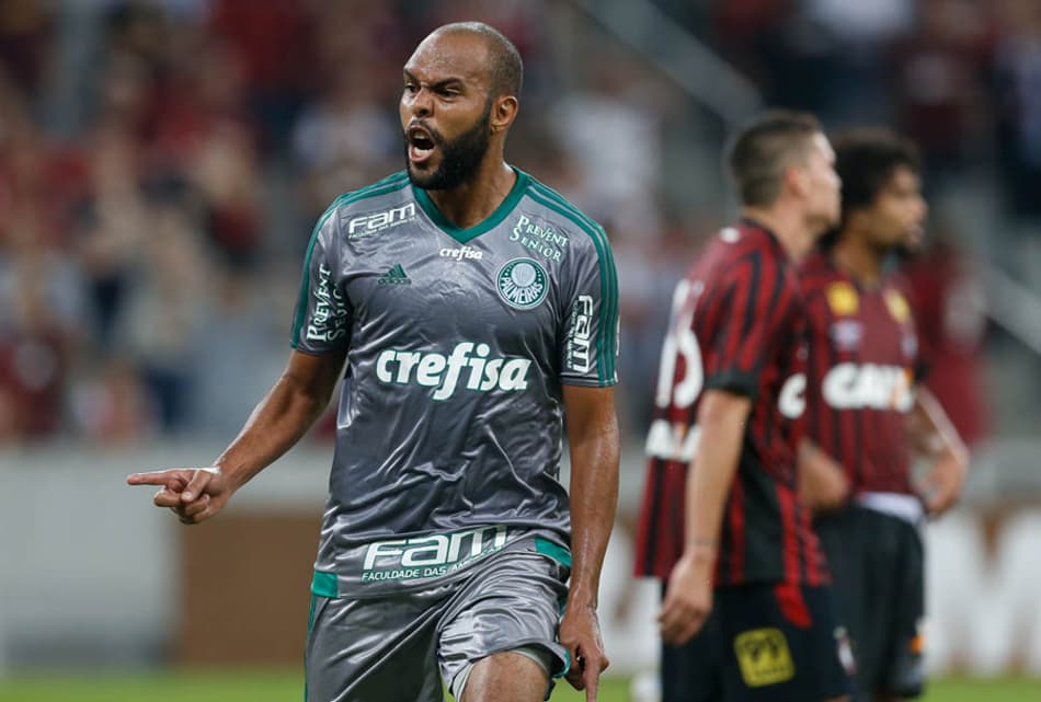 NÚMEROS: Alecsandro é o destaque do Palmeiras contra o Furacão
