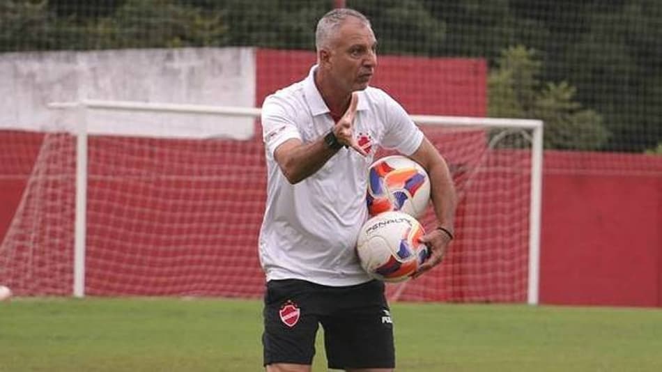 ABC decide pela saída do técnico Márcio Fernandes