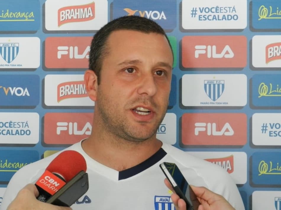 Treinador do Avaí preserva equipe e realiza regenerativo