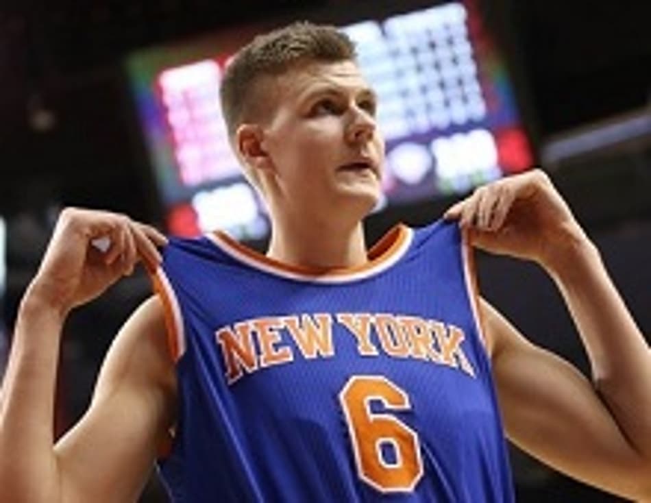 Técnico do San Antonio Spurs se impressiona com Kristaps Porzingis: “Jovem especial”