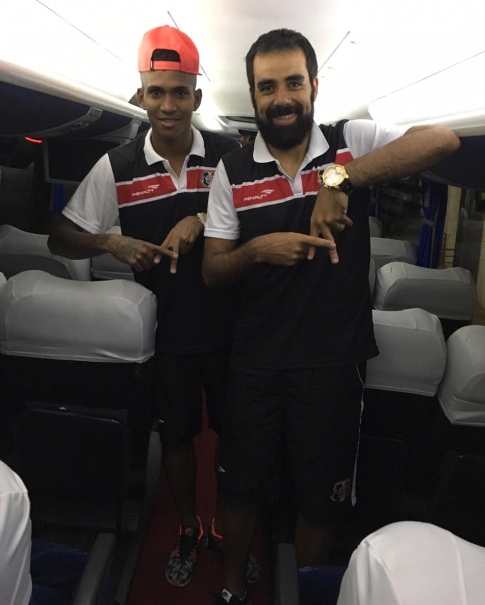 Daniel Costa festeja acesso do Santa Cruz à Série A do Brasileirão