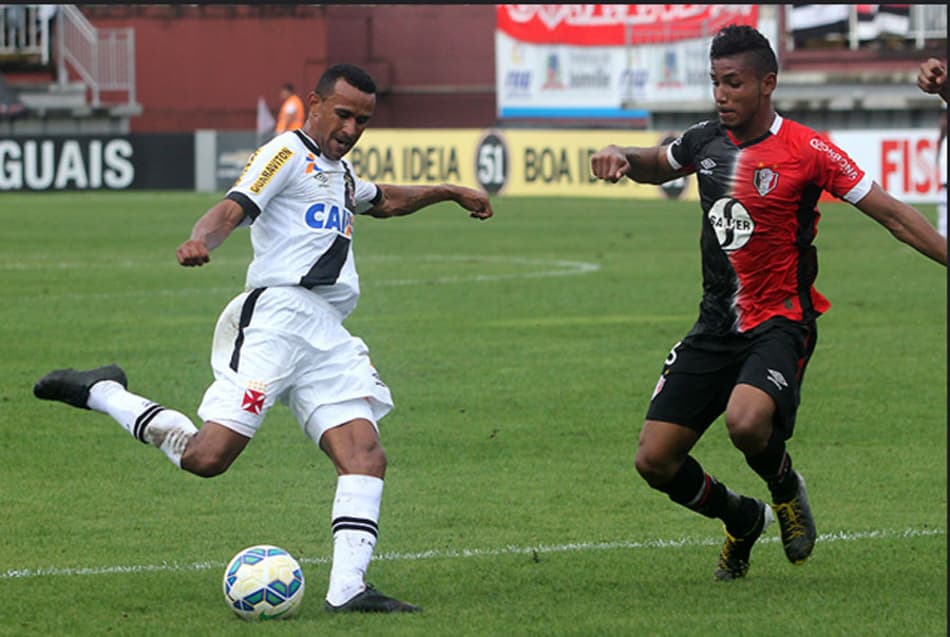 ATUAÇÕES: Nenê se destaca pelo Vasco no duelo em Joinville