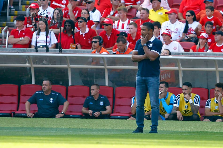 Após revés no Gre-Nal, Roger admite rendimento abaixo do esperado