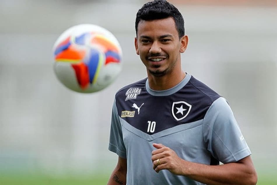Rodrigo Lindoso admite ansiedade para fazer primeiro gol pelo Botafogo