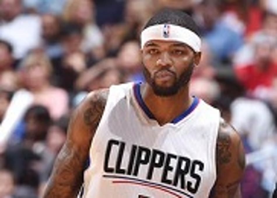 Ala-pivô e assistente técnico do Los Angeles Clippers discutem após nova derrota