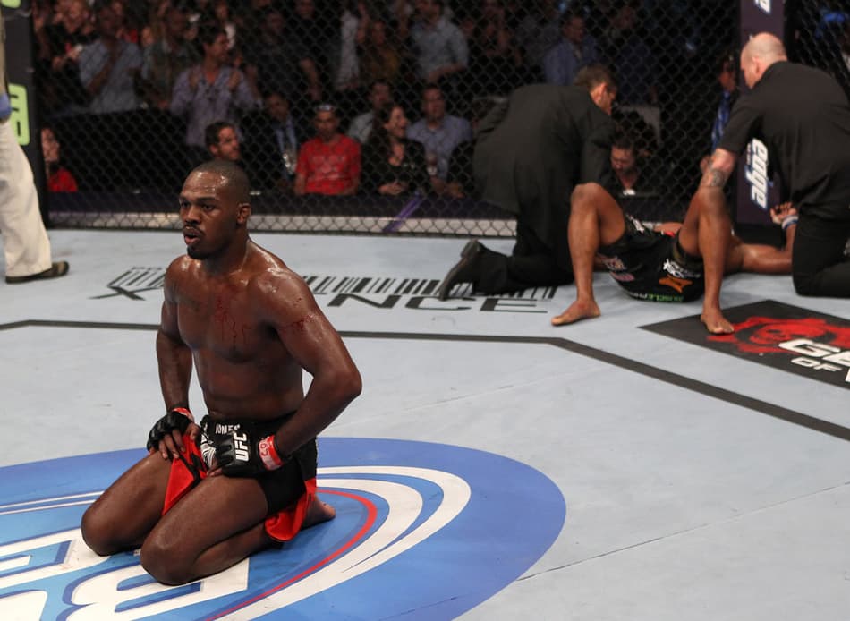 Jones admite que pensou em pendurar as luvas e ‘sumir’