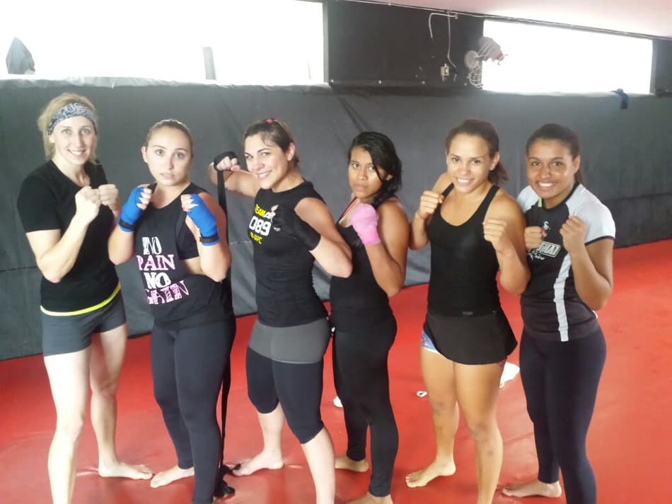 De rival a parceira de Bethe Correia, Dany Fenix quer brilhar no XFC