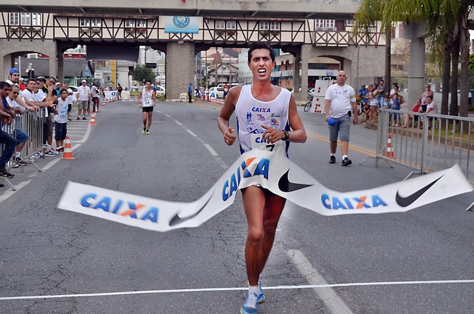 Caio Bonfim obtém índice olímpico para os 50km da marcha atlética