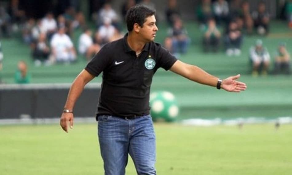 CBF quer obrigar técnicos a terem licença para atuar no futebol brasileiro