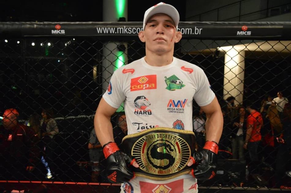 Felipe Froes defende o cinturão dos penas diante de Reginaldo Corvão (FOTO: Divulgação/Felipe Fiorito)