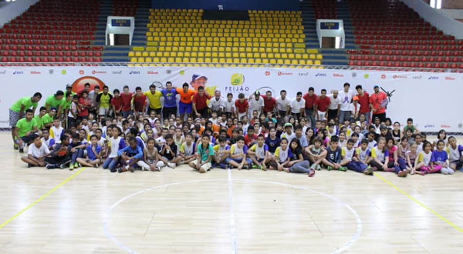 II Feijão Tennis Day reúne 350 crianças e cadeirantes em Mogi (SP)