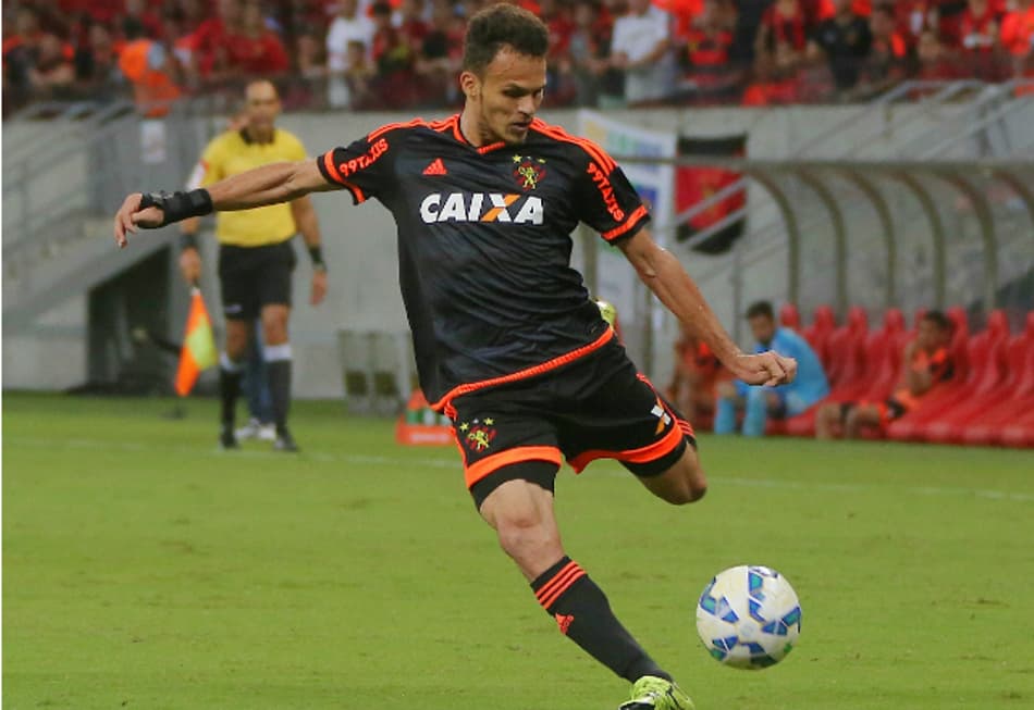 Renê admite secar rivais pelo G4: 'Se a vaga não vier, ficará um gosto amargo'