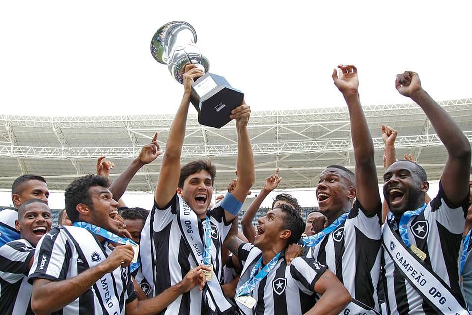 Garotada do Botafogo repete placar de Brasil x Alemanha e é campeã