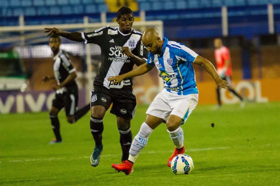 Antônio Carlos marca, Avaí vence e deixa a zona de rebaixamento