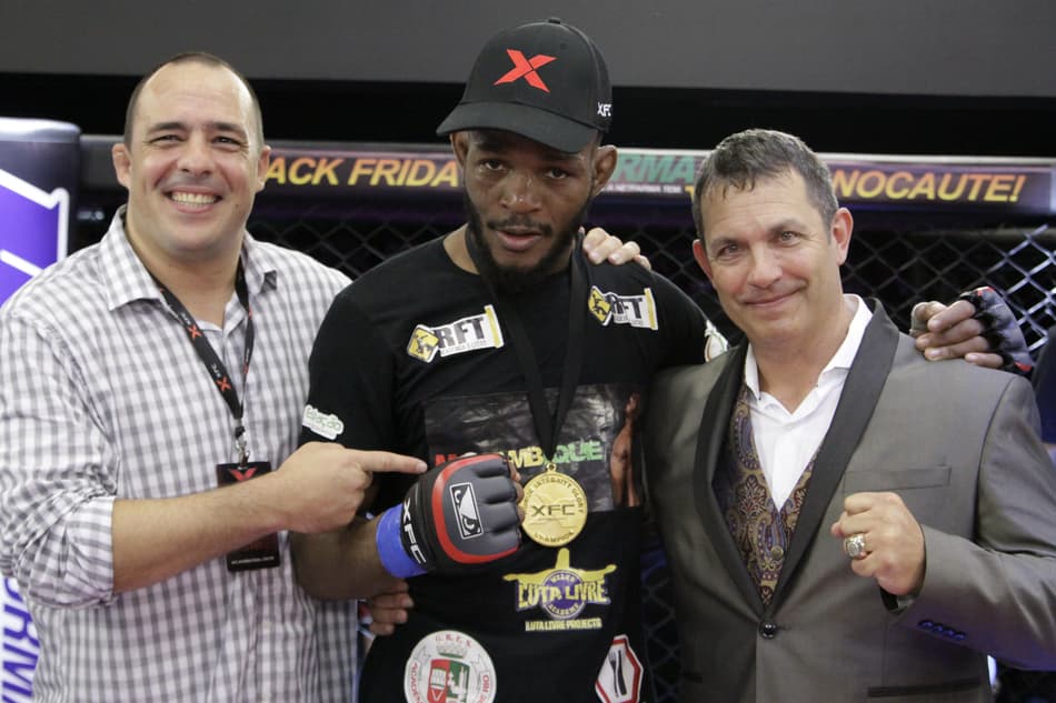 Harris vence torneio e Viviane Sucuri conquista cinturão no XFCi 12