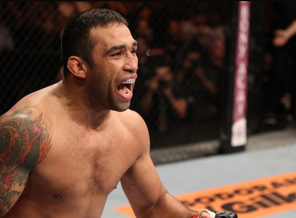 Empresário de Miocic dispara contra Werdum: ‘Deveria perder o cinturão’