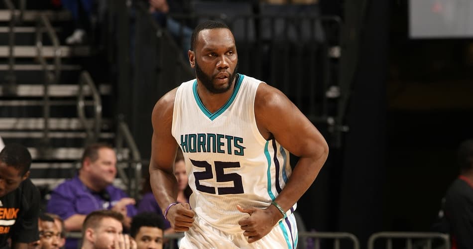 Lesionado, Al Jefferson desfalca o Hornets por pelo menos duas semanas