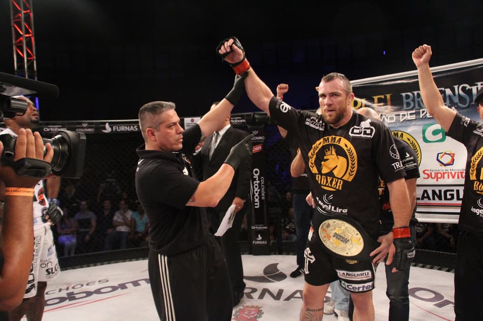 Com dois cinturões, Jungle Fight 84 fecha 2015 com chave de ouro