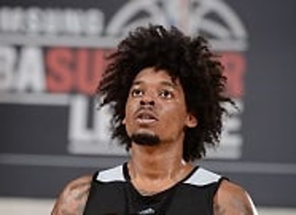 Pivô Lucas "Bebê" ganha espaço no Toronto Raptors e mostra evolução