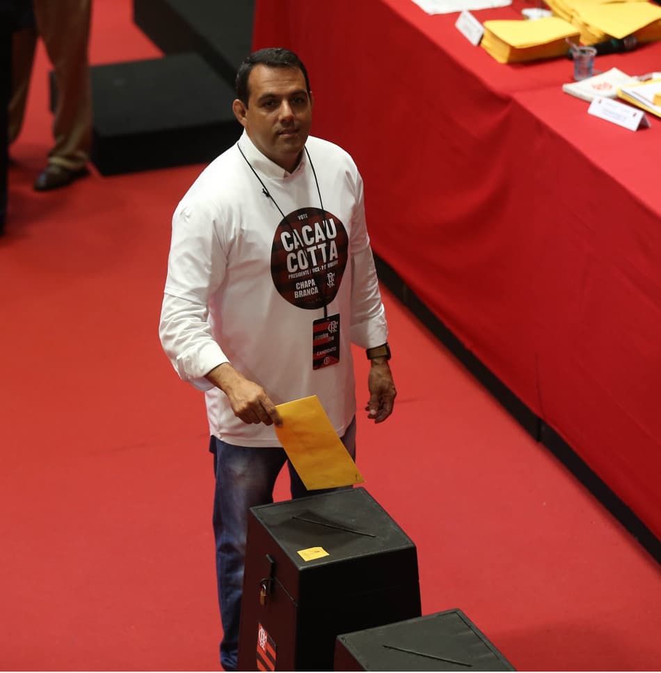 Eleição no Fla é iniciada às 8h12. Movimentação é pequena na Gávea