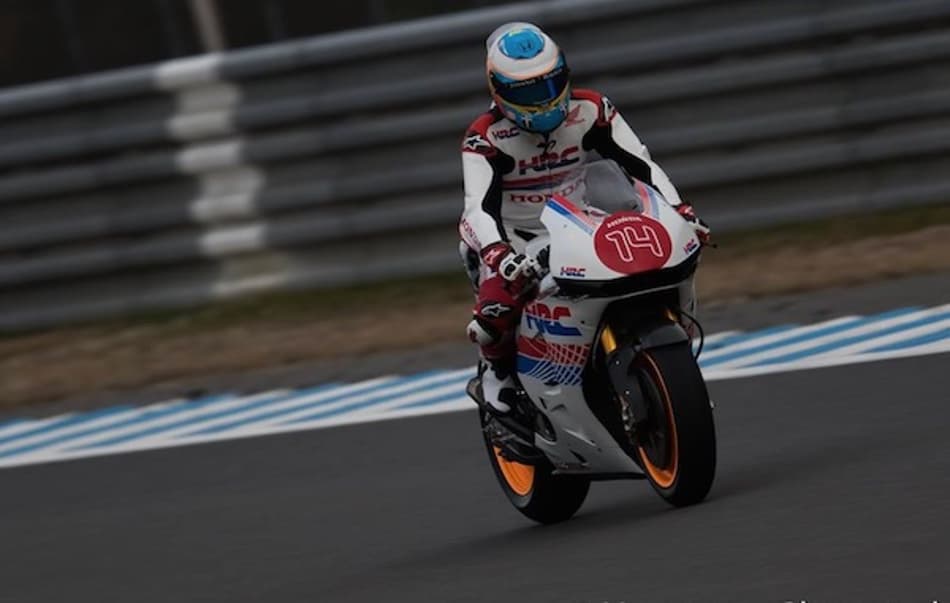 Fernando Alonso testa moto Honda usada na MotoGP em Motegi