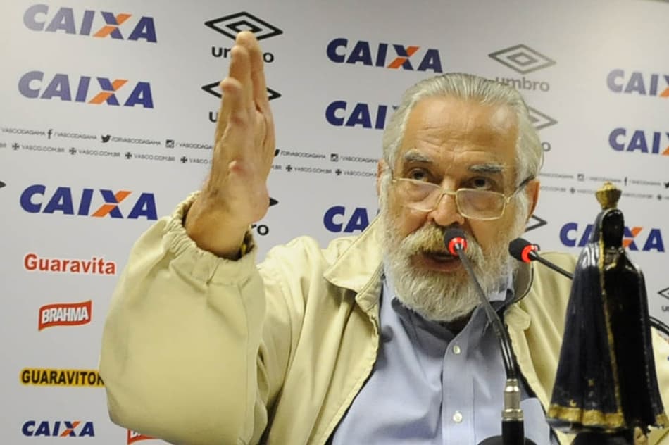 Eurico demite todo o departamento de futebol e vice entra em licença