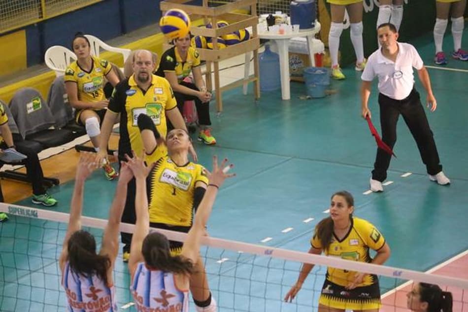 Em jogo emocionante, Rio do Sul/Equibrasil vence e segue invicto em casa na Superliga