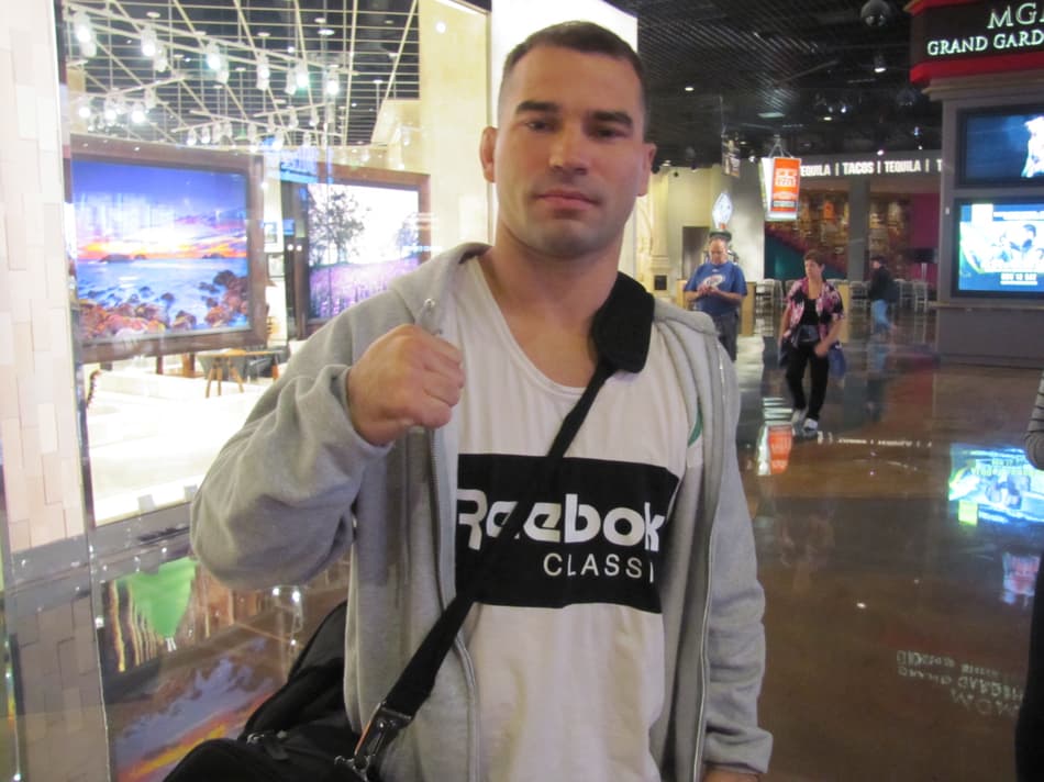Artem Lobov é companheiro de McGregor