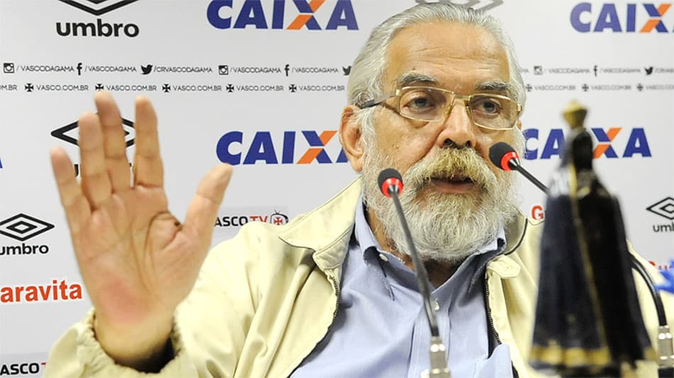 Vasco libera 17 jogadores e estuda situação de outros 13 para 2016