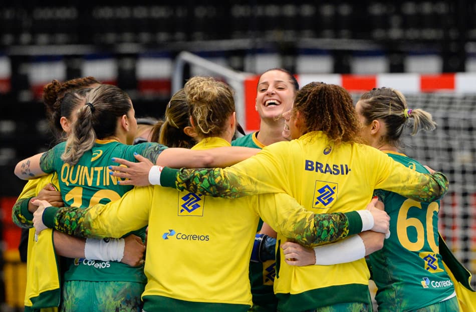 Brasil passa pela Argentina e avança às oitavas do Mundial de handebol