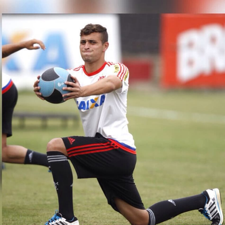 Jovem da base, Léo Duarte aprova unificação das categorias no Fla