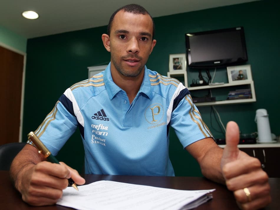 AO VIVO! Palmeiras apresenta o zagueiro Roger Carvalho
