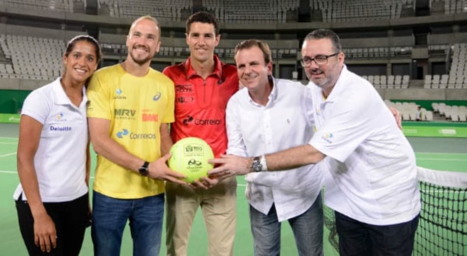 Tenistas Teliana Pereira, Bruno Soares e André Sá com Eduardo Paes e Jorge Lacerda no Parque Olímpico. Crédito: J.P.ENGELBRECHT/Prefeitura do Rio
