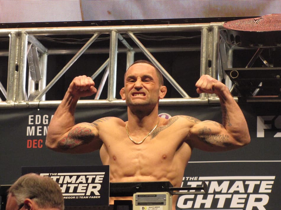 Treinador vê proteção a McGregor no UFC: ‘Sabem que Edgar o espancaria’