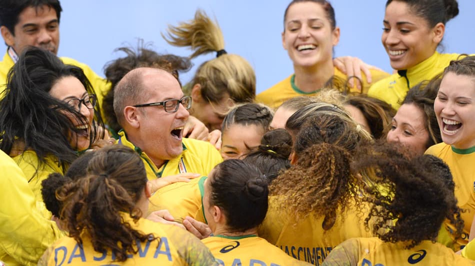 HOME - Mundial Feminino de Handebol - Brasil x França - Comemoração (Foto: Jonathan Nackstrand/AFP)