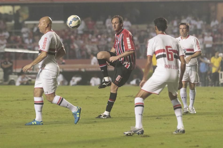 AO VIVO: LANCE! acompanha a despedida de Ceni dos gramados