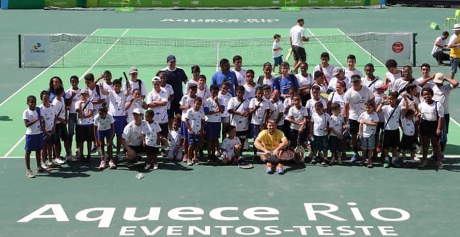 Alunos da Escola Fabiano de Paula da Rocinha jogam na Arena Olímpica