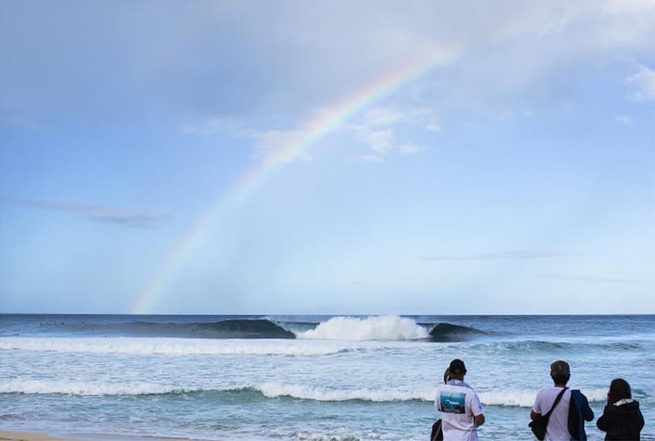 WSL adia terceiro round pelo quarto dia seguido em Pipeline