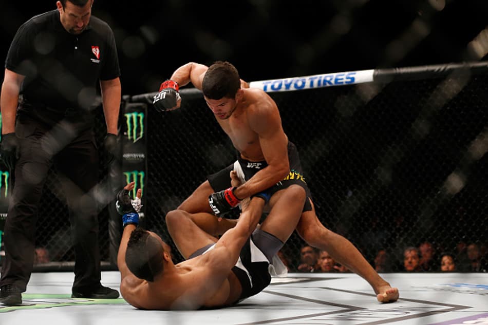 Léo Santos e Warlley Alves brilham em card preliminar do UFC 194