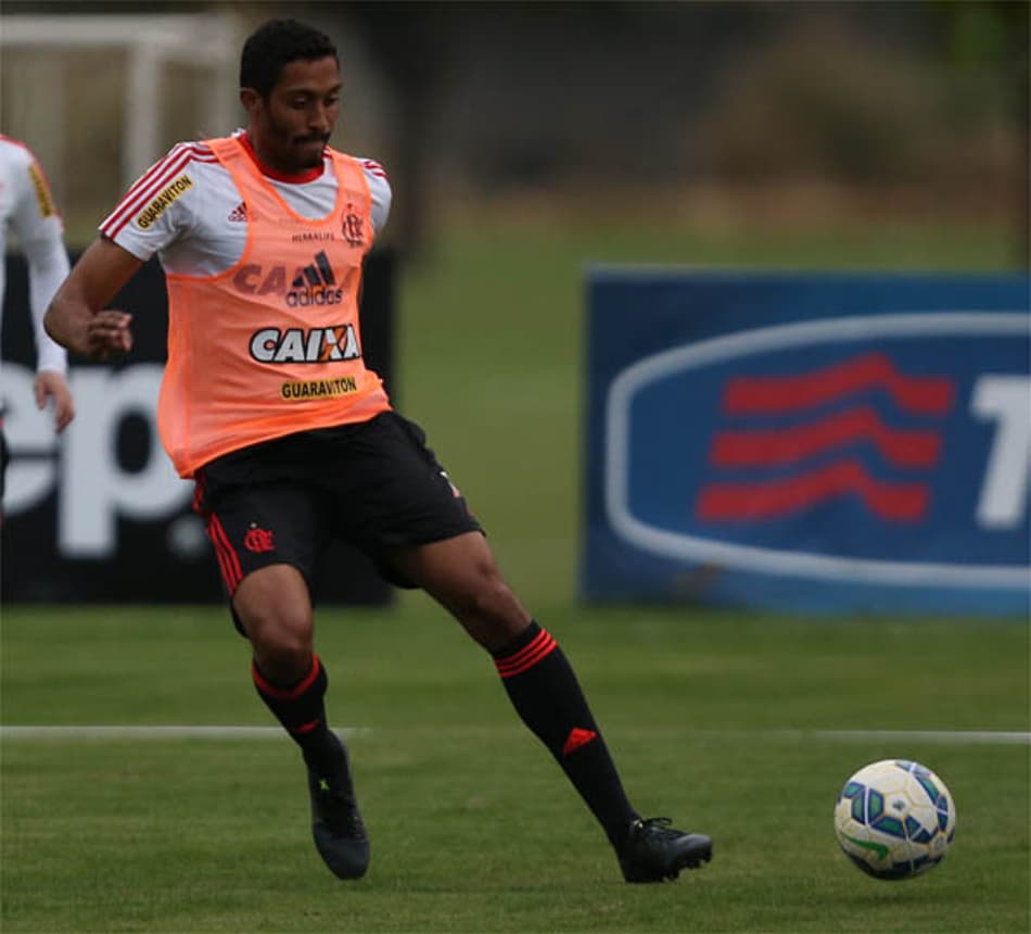 OPINIÃO: ‘César Martins não terá vida fácil no Flamengo em 2016’