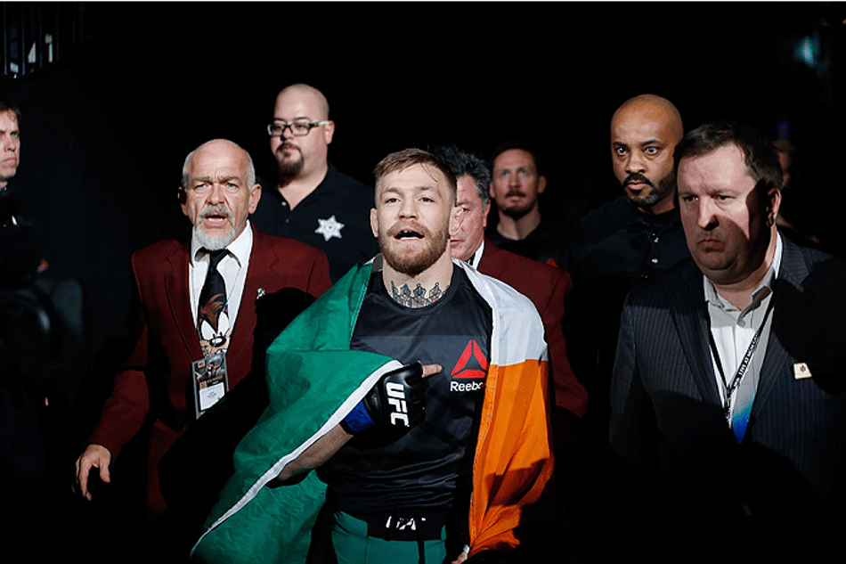 McGregor cutuca: ‘Dos Anjos quebrou o pé e a vagina no mesmo dia’