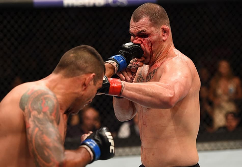 Velásquez é cortado do UFC 207 e Cigano é procurado para enfrentar Werdum