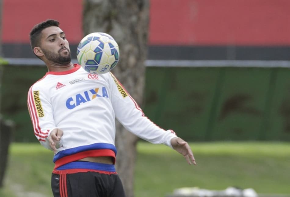 Boavista acerta com zagueiro do Fla e mais quatro jogadores para o Carioca