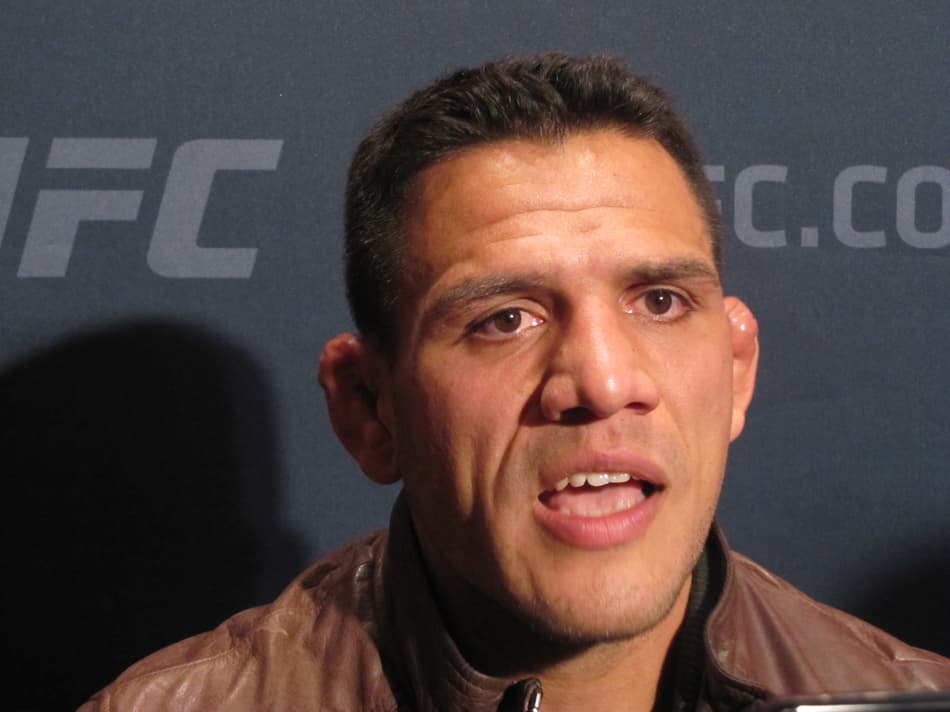 Rafael Dos Anjos critica Cerrone: ‘Quem gosta de farra nunca será Nº 1’