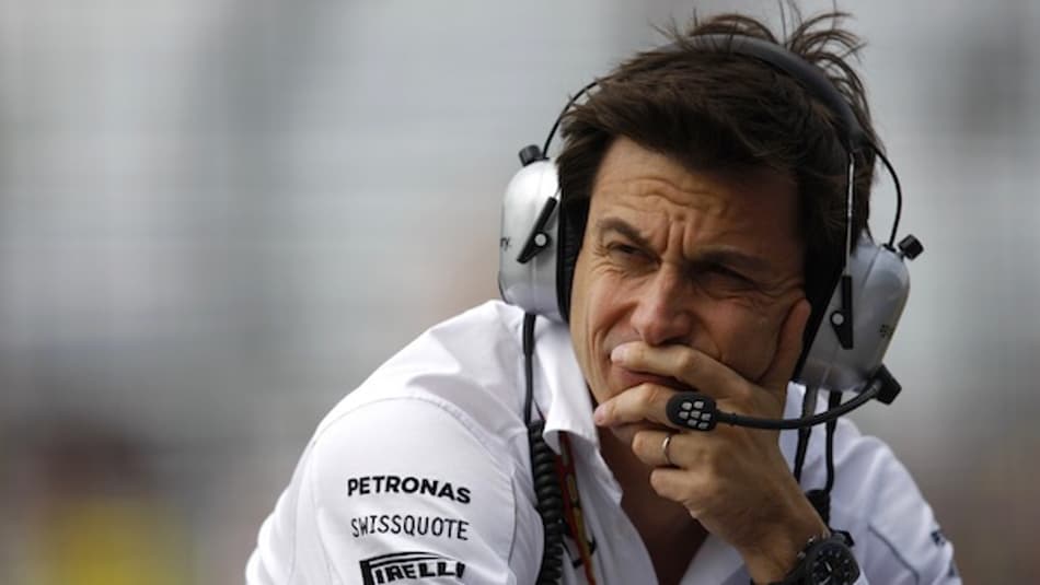 Toto Wolff desconversa sobre troca de pilotos