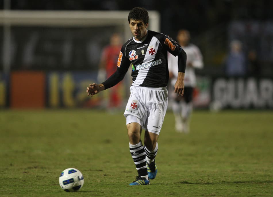 Na ponte aérea! Juninho fez ‘rodada dupla’ em países diferentes