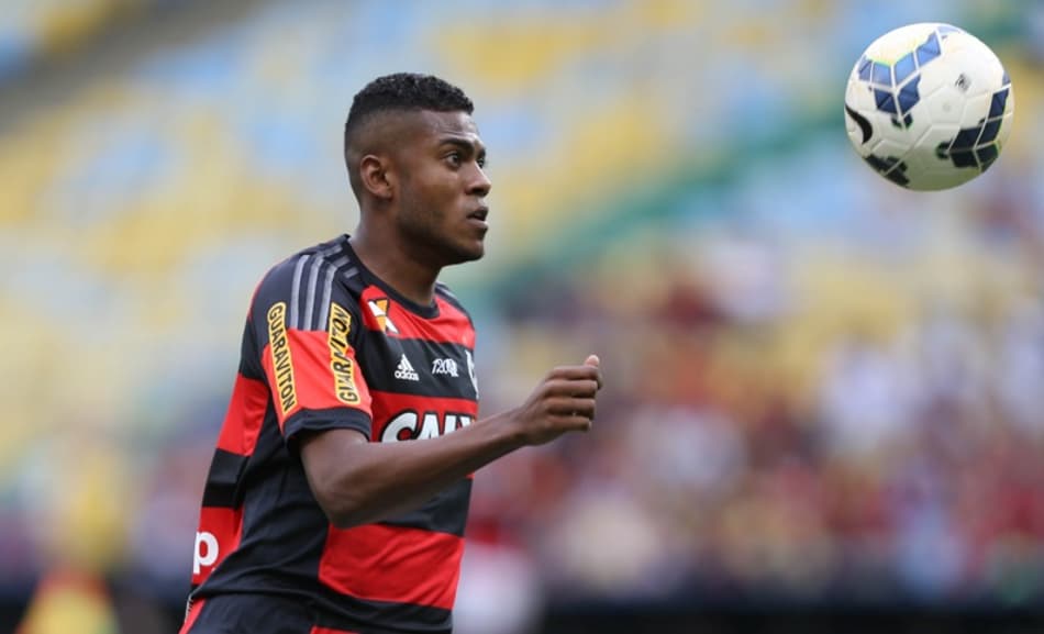 Staff de Marcelo Cirino faz acordo com diretoria do Flamengo para manter jogador fora dos holofotes