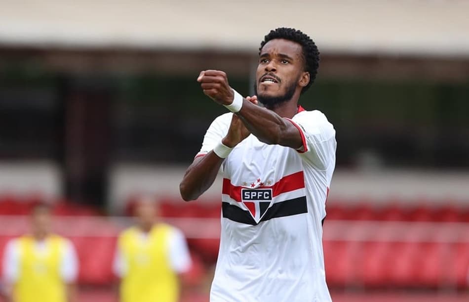 Palmeiras perde dois pênaltis, São Paulo vence e vai à final da Copa RS