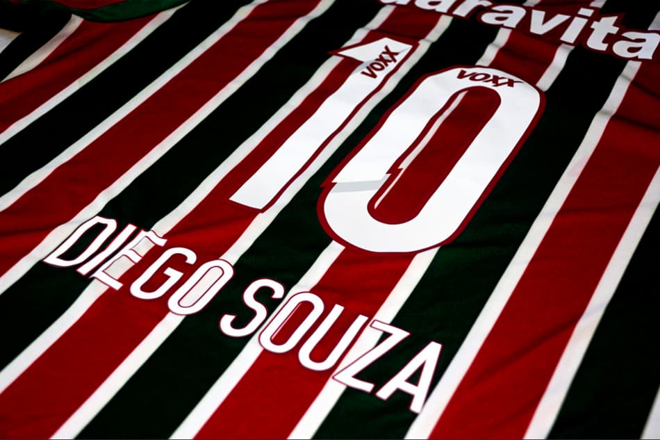 Valor de quem usa a 10! Diego Souza e Ronaldinho lado a lado no Flu
