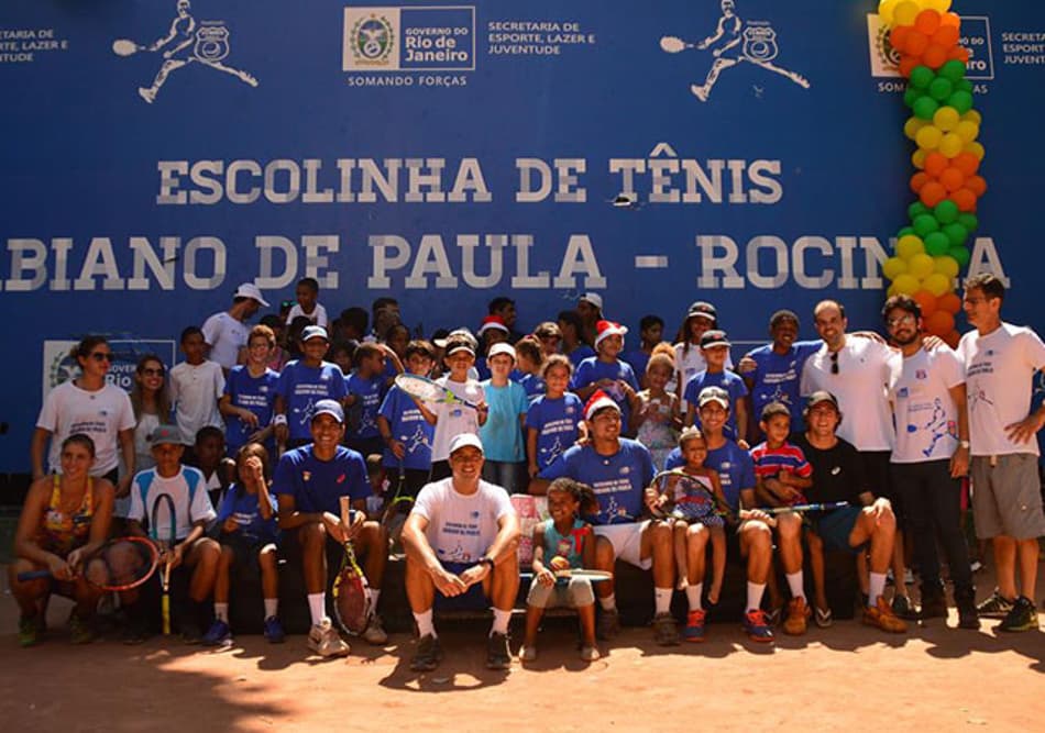 Bia Maia, Thiago Monteiro e Marcelo Demoliner participam de festa de Natal da Escola Fabiano de Paula na Rocinha